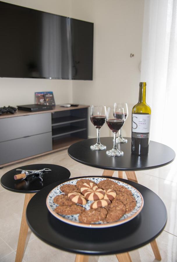 Center Manolia Dream 3 Bedroom Apartment 100M Away From The Beach Chania  Bagian luar foto